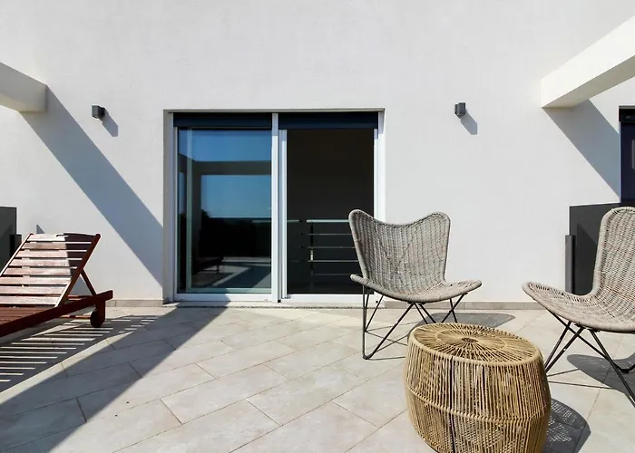 Modern Nerina With Private Pool Near Villa