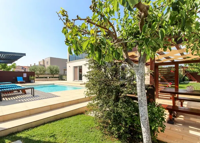 Modern Nerina With Private Pool Near Villa *