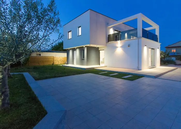 فيلة Modern Nerina With Private Pool Near *