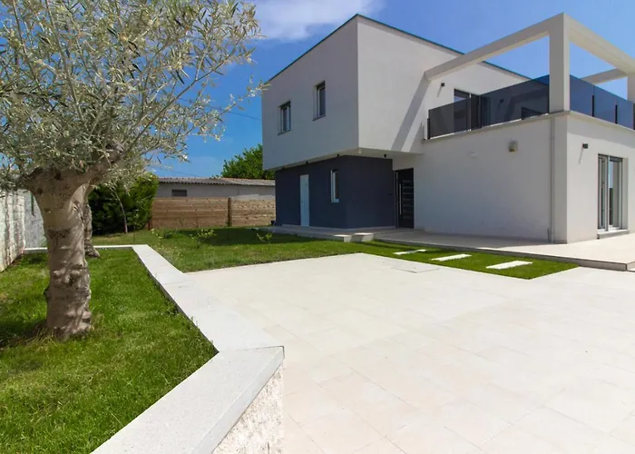 Modern Nerina With Private Pool Near 빌라 풀라