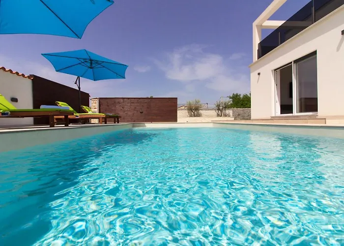 فيلة Modern Nerina With Private Pool Near