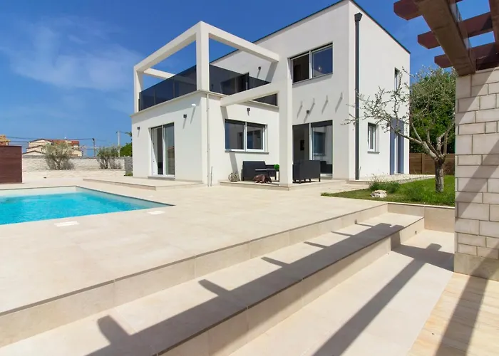فيلة Modern Nerina With Private Pool Near *