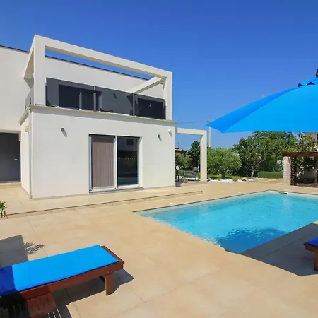 Vila Modern Nerina With Private Pool Near
