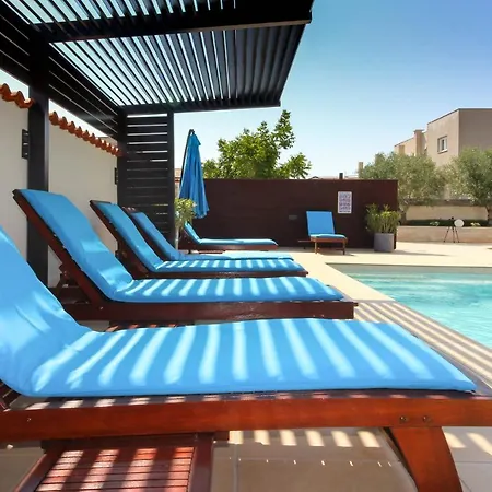 Modern Nerina With Private Pool Near