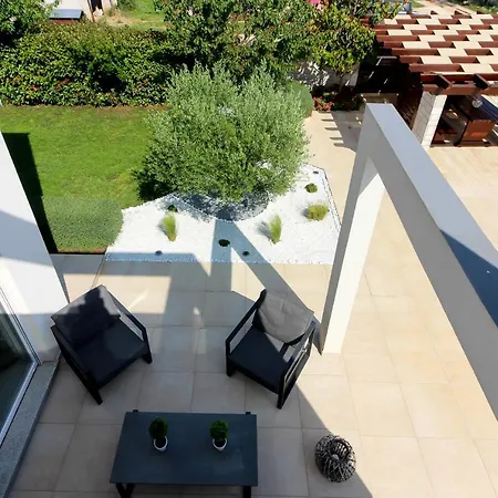 Modern Nerina With Private Pool Near Pula