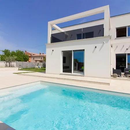 Modern Nerina With Private Pool Near