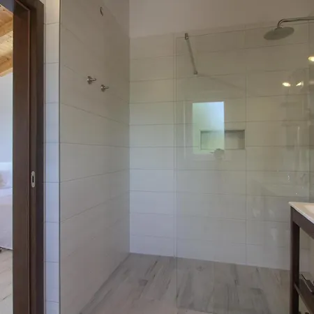 Modern Nerina With Private Pool Near *