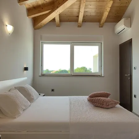 Modern Nerina With Private Pool Near Villa Pula