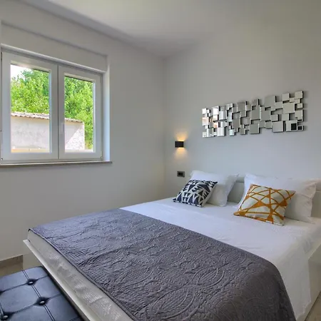 Vila Modern Nerina With Private Pool Near Pula