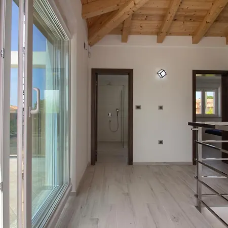 Modern Nerina With Private Pool Near וילה פולה
