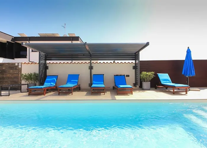 Modern Nerina With Private Pool Near
