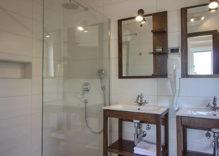 Modern Nerina With Private Pool Near 빌라