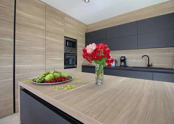 Modern Nerina With Private Pool Near * 풀라