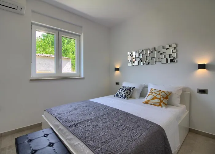 Villa Modern Nerina With Private Pool Near Póla