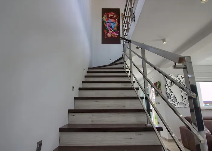 Modern Nerina With Private Pool Near 빌라