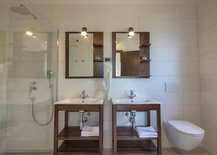 빌라 Modern Nerina With Private Pool Near