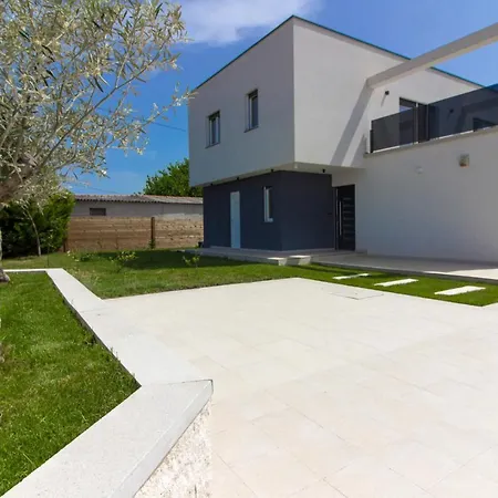 Modern Nerina With Private Pool Near Вилла Пула