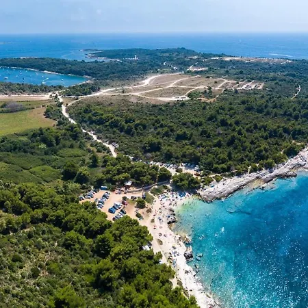 Modern Nerina With Private Pool Near Пула