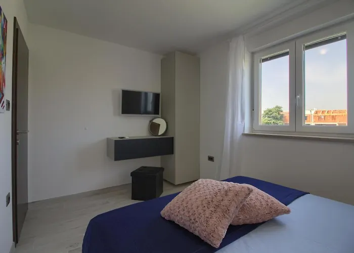 Βίλα Modern Nerina With Private Pool Near Πούλα