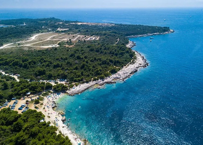 Βίλα Modern Nerina With Private Pool Near Πούλα
