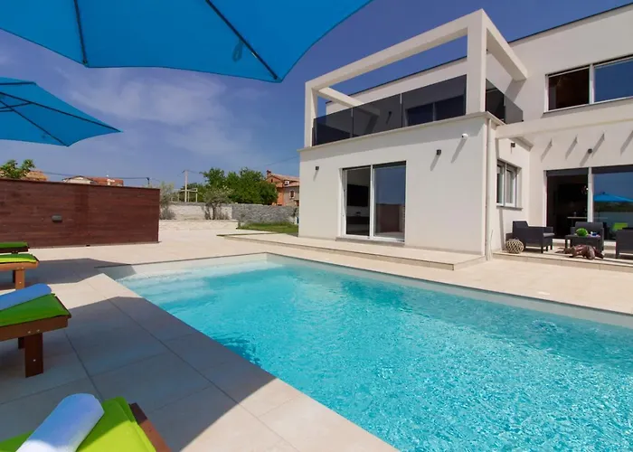 Βίλα Modern Nerina With Private Pool Near