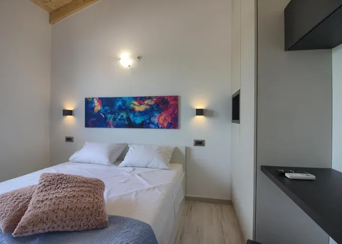 Βίλα Modern Nerina With Private Pool Near Πούλα