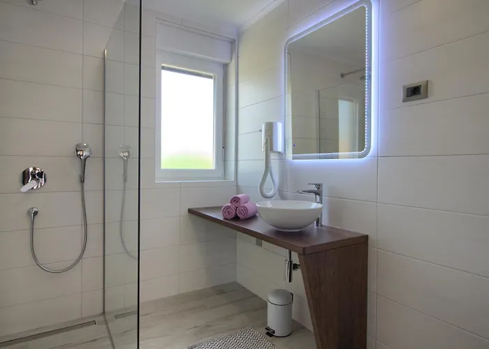 Modern Nerina With Private Pool Near Πούλα